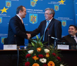 Premierul Emil Boc l-a învestit pe Florin Stamatian în funcţia de prefect al judeţului Cluj
