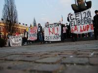 O noua zi de proteste la Cluj a adunat peste 300 de tineri basarabeni şi români, care au renunţat de această dată la linişte pentru a scanda lozinci anticomuniste