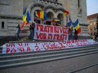 Tineri membri ai Noii Drepte s-au alăturat flash-mob-ului anticomunist,  scandând "Basarabia, pământ românesc" şi afişând mesaje precum "Pasul 1: jos comunismul. Pasul 2: unirea cu România."