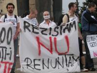 Studenţi basarabeni şi români au protestat şi vineri în piaţa Avram Iancu din Cluj-Napoca, faţă de evenimentele care au avut loc zilele acestea la Chişinău