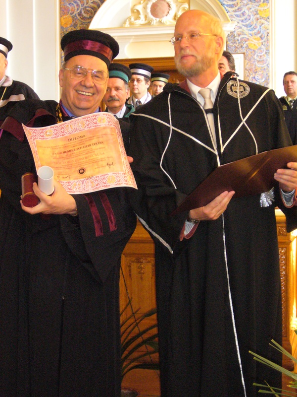 Universitatea Babeş-Bolyai a acordat, astăzi, titlul de Doctor Honoris Causa profesorului Fritz Schaefer III (foto dr), din cadrul Universităţii Georgia