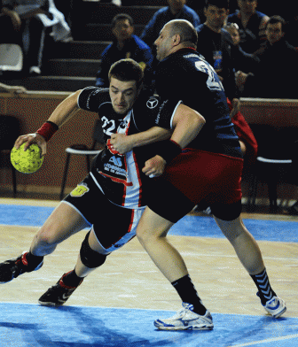 Meciul disputat sâmbătă, între handbaliştii de la “U” Transilvania şi echipa Poli Izometal Timişoara s-a finalizat cu scorul de 24 – 29 (13 – 11)