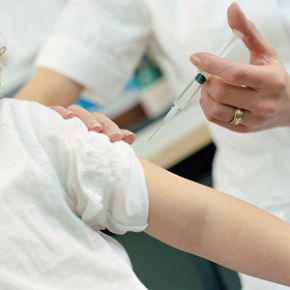 Vaccinarea anti-HPV începe mâine la Cluj