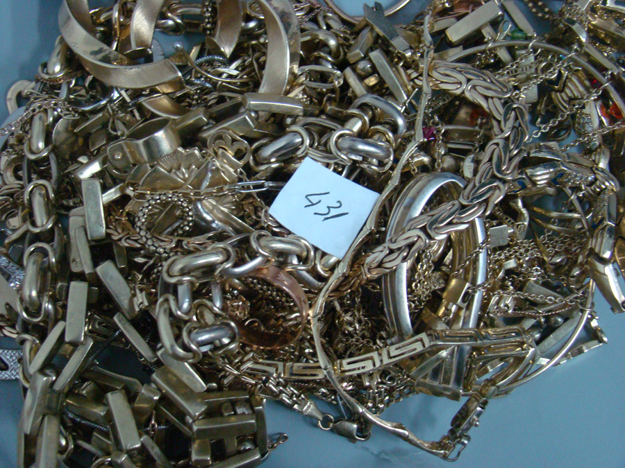 Peste 5 kilograme de bijuterii de aur au fost descoperite de Poliția de frontieră