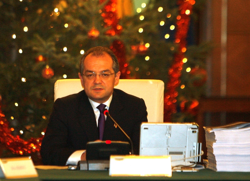 Premierul Emil Boc la prima şedinţă a noului său Cabinet 