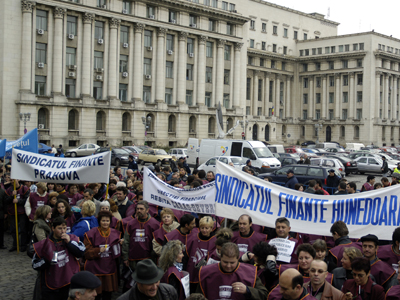 Mii de români din sistemul bugetar vor fi disponibilizați